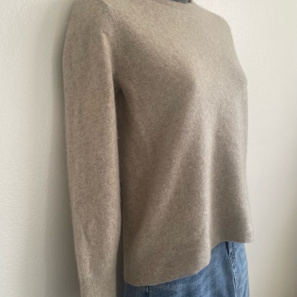 Everlane Sweaters - Everlane 100% Cashmire Crewneck Sweater - Beige/Tan - Large